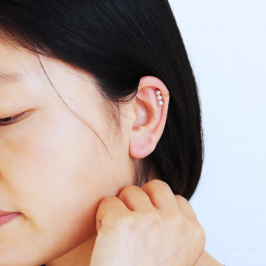 <tc>Akoya 珍珠平衡款耳夹 天然蓝色 4-5mm K18YG 耳环神秘色 稀有 Baby小珍珠 3 粒型 单只销售</tc>