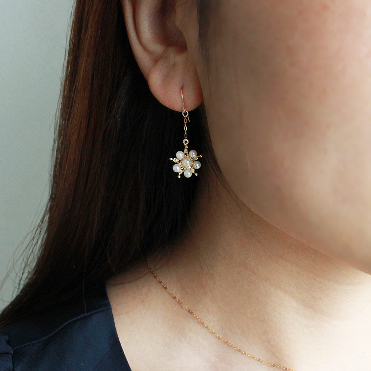 Akoya pearls [K18YG snowflake earrings] baby pearl American earrings swaying earrings