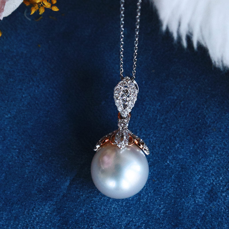 K18/K18WG South Sea pearl white butterfly pearl 12mm DIA pearl diamond pendant top D0.37ct 24pc diamond southsea pearl necklace [pendant top only] [without chain]