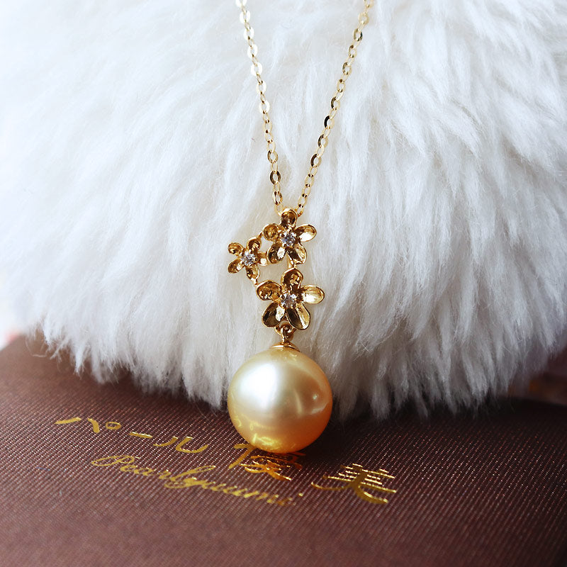 South Sea pearl K18YG DIA flower pendant flower diamond pearl diamond southsea pearl necklace D0.03ct 3pcs [chain sold separately]